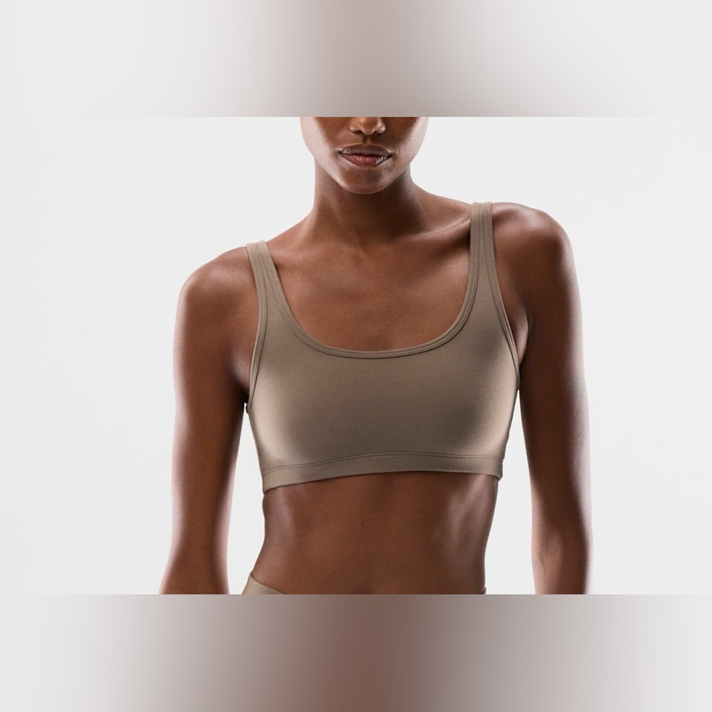 ARITZIA Flared Leggings W/ matching bra!! - Picture 2 of 4